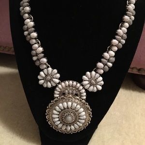 What a Beauty! White/Silver Necklace
